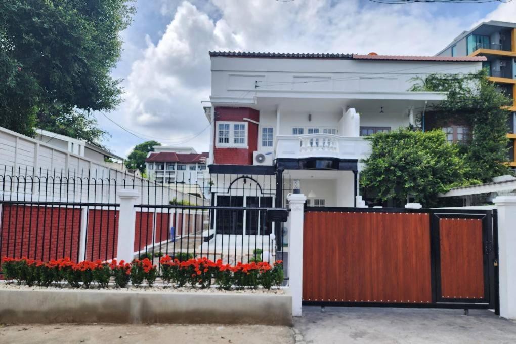 Boxsoon Nimman 2 # 4Beds 3Baths Villa Chiang Mai Exterior foto