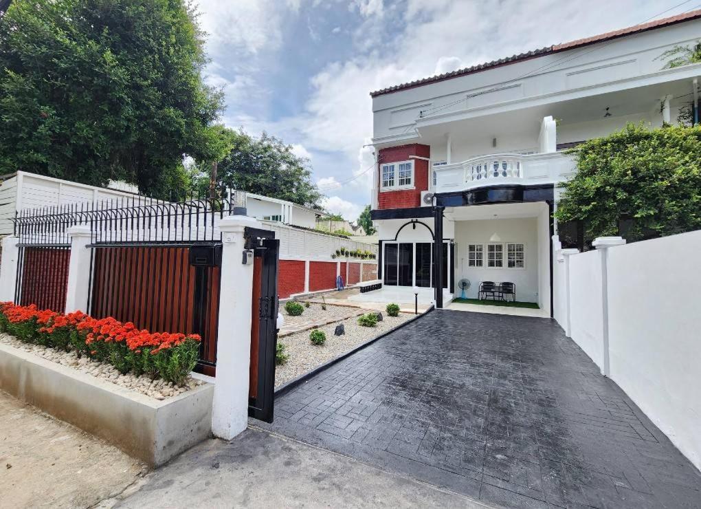 Boxsoon Nimman 2 # 4Beds 3Baths Villa Chiang Mai Exterior foto
